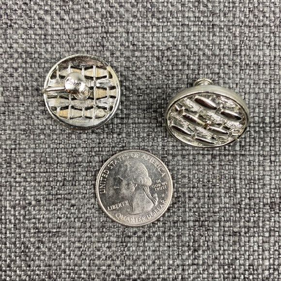 Vintage Coro Woven Silver Screw Back Earrings - Picture 7 of 7